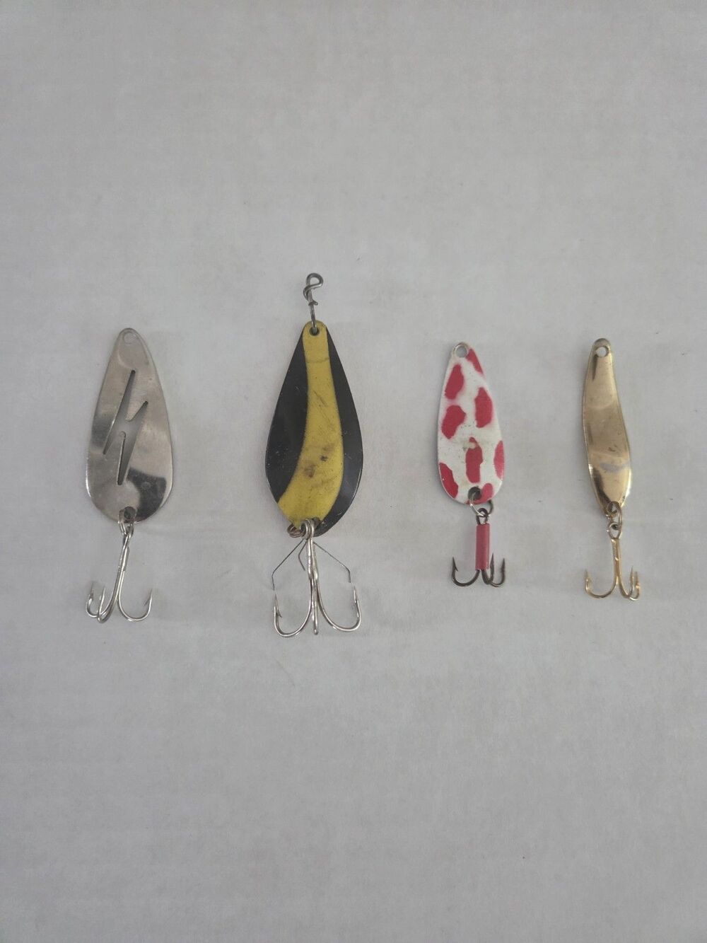 Vintage Fishing Lures Includes Lightning Bolt And Other Assorted Spoons Lot Of 4